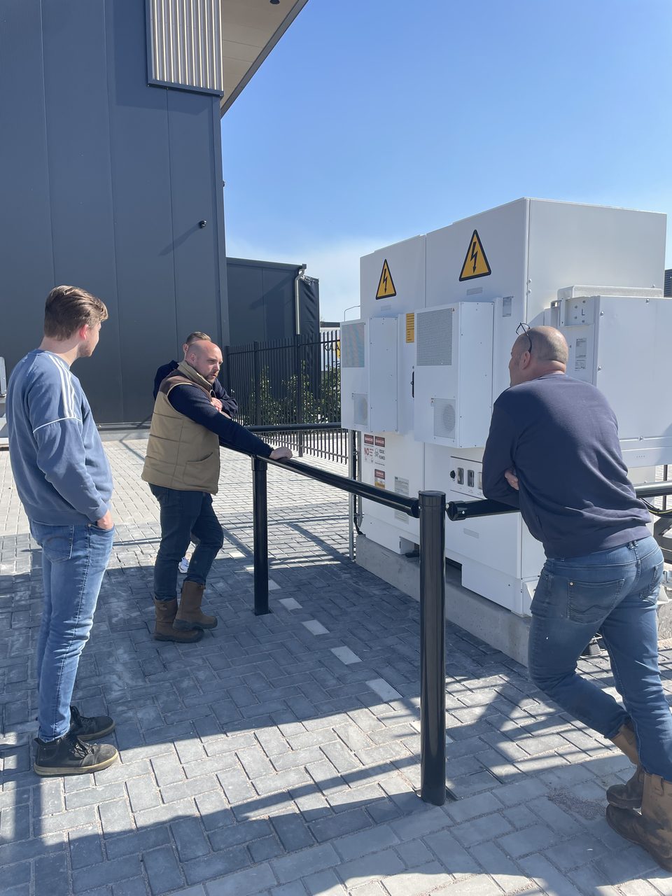Transformer station on a floating solar installation